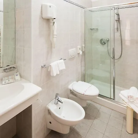 Curtis Hotel 3*