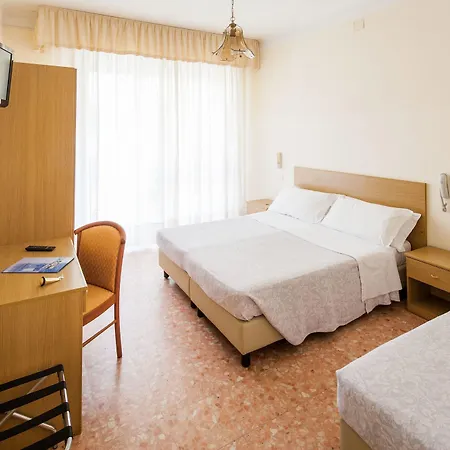Curtis Hotel 3*