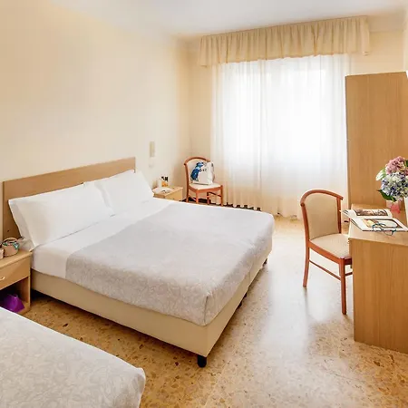 Curtis Hotel 3*