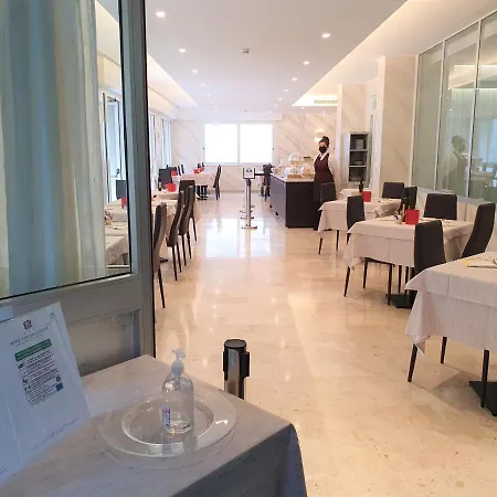 Curtis Hotel 3*