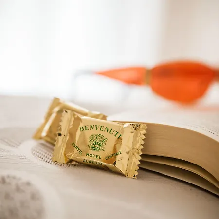 Curtis Готель Алассіо